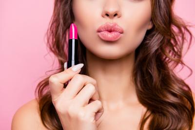 HOW TO APPLY LIPSTICK STEPWISE
